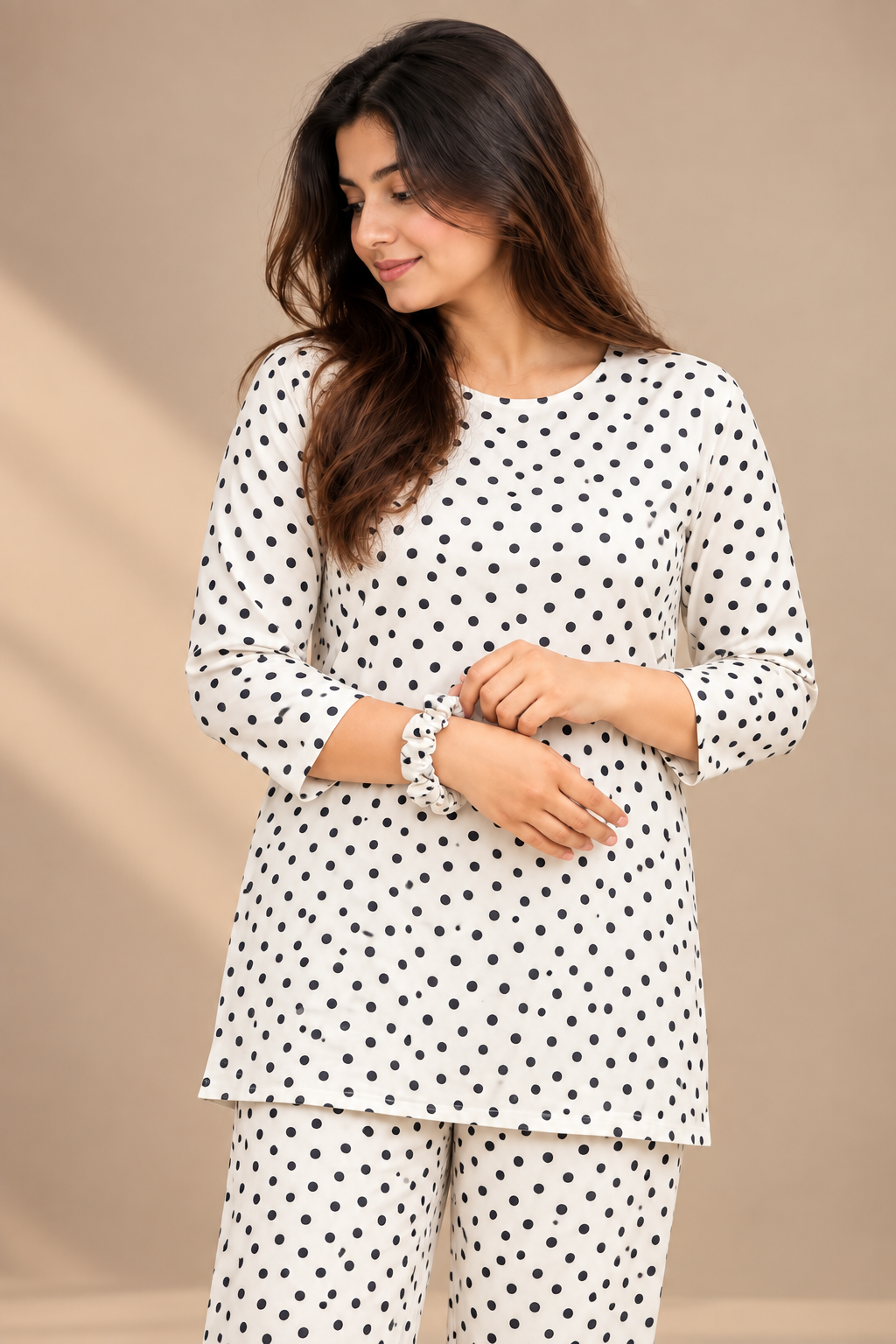 WHITE BLACK DOTS